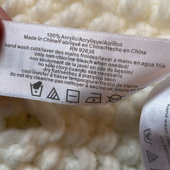 NWT Fossil Berkley whisper white button knit scarf - Picture 4 of 4